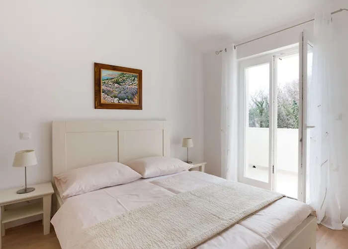 Case de vacanță Luxurioese Mit Pool Inmitten Der By Interhome