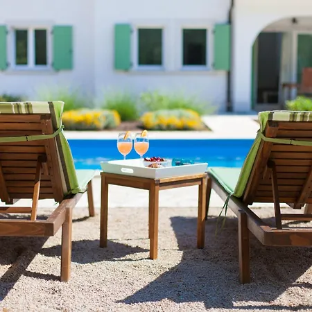 Dom wakacyjny Luxurioese Mit Pool Inmitten Der By Interhome *